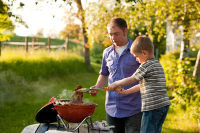 Marinierte Steaks vom Grill schmecken einfach lecker.